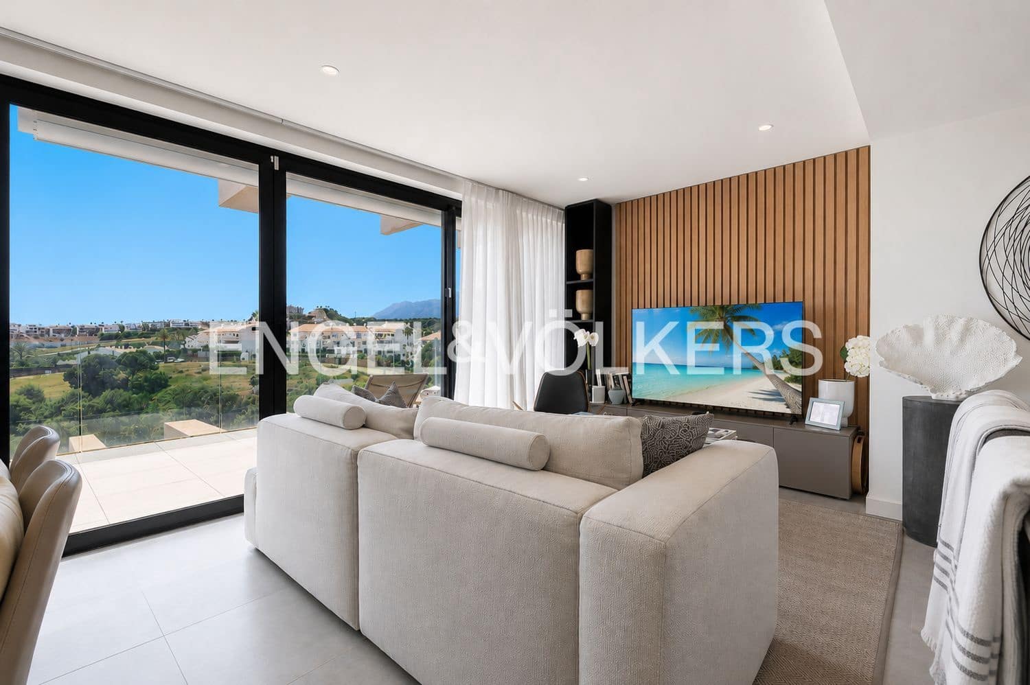 Apartamento de 3 habitaciones en New Golden Mile en venta con piscina garaje - 749.000 € (Ref: 9824532)
