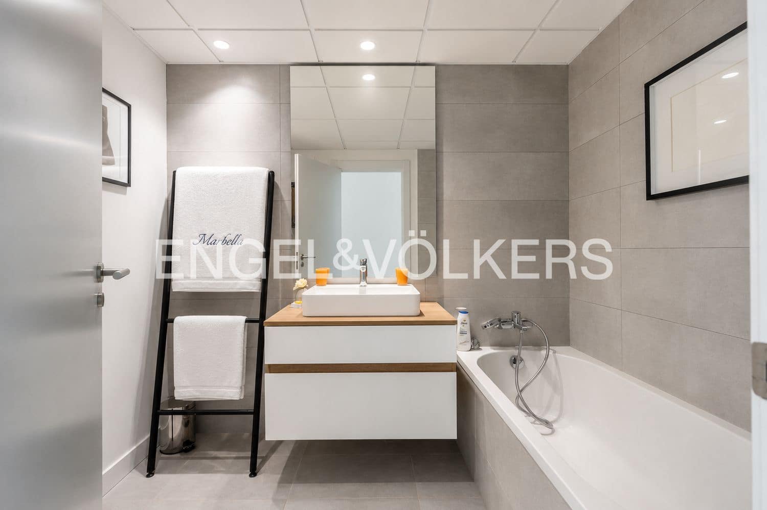 Apartamento de 3 habitaciones en New Golden Mile en venta con piscina garaje - 749.000 € (Ref: 9824532)