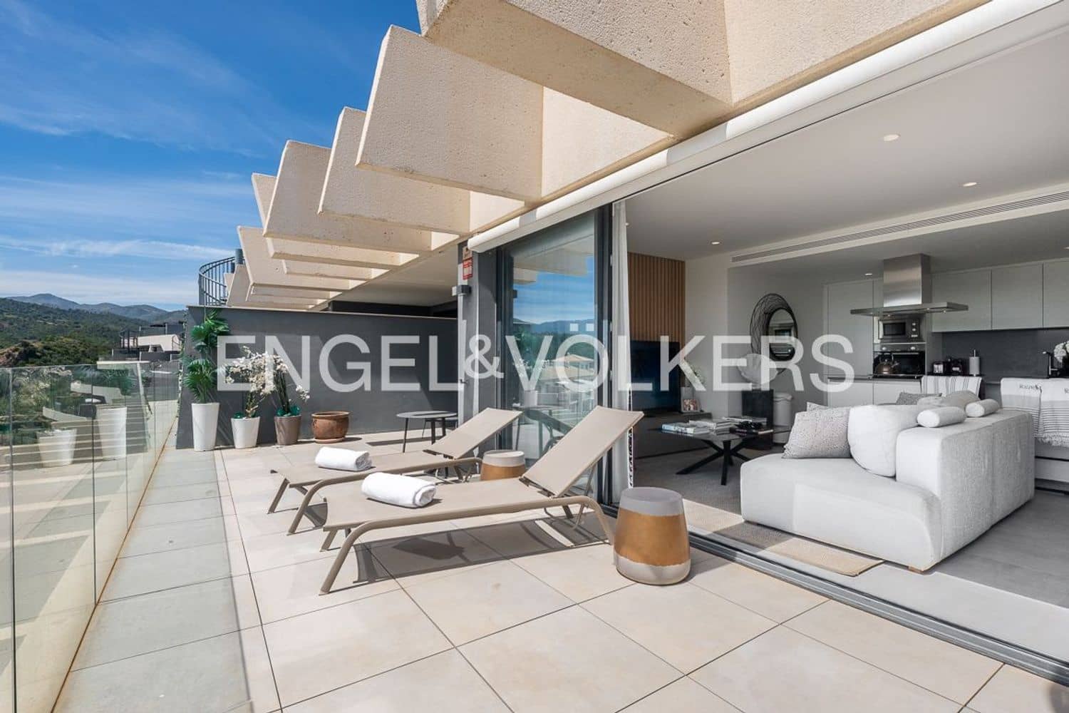 Apartamento de 3 habitaciones en New Golden Mile en venta con piscina garaje - 749.000 € (Ref: 9824532)
