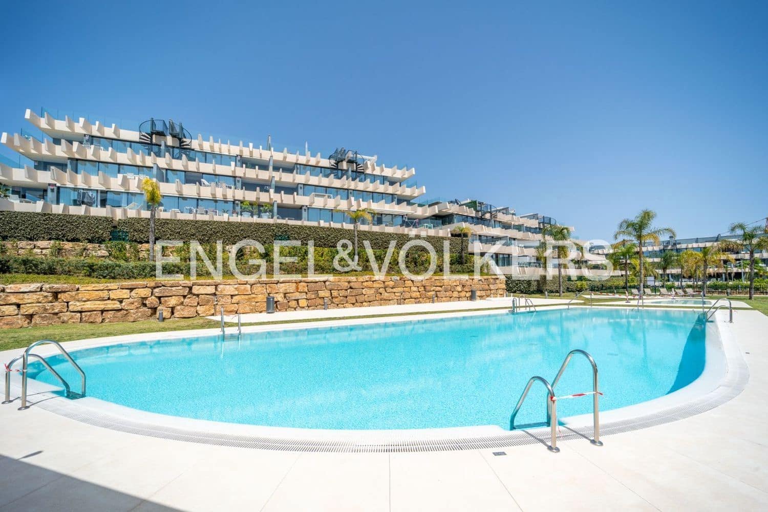 Apartamento de 3 habitaciones en New Golden Mile en venta con piscina garaje - 749.000 € (Ref: 9824532)