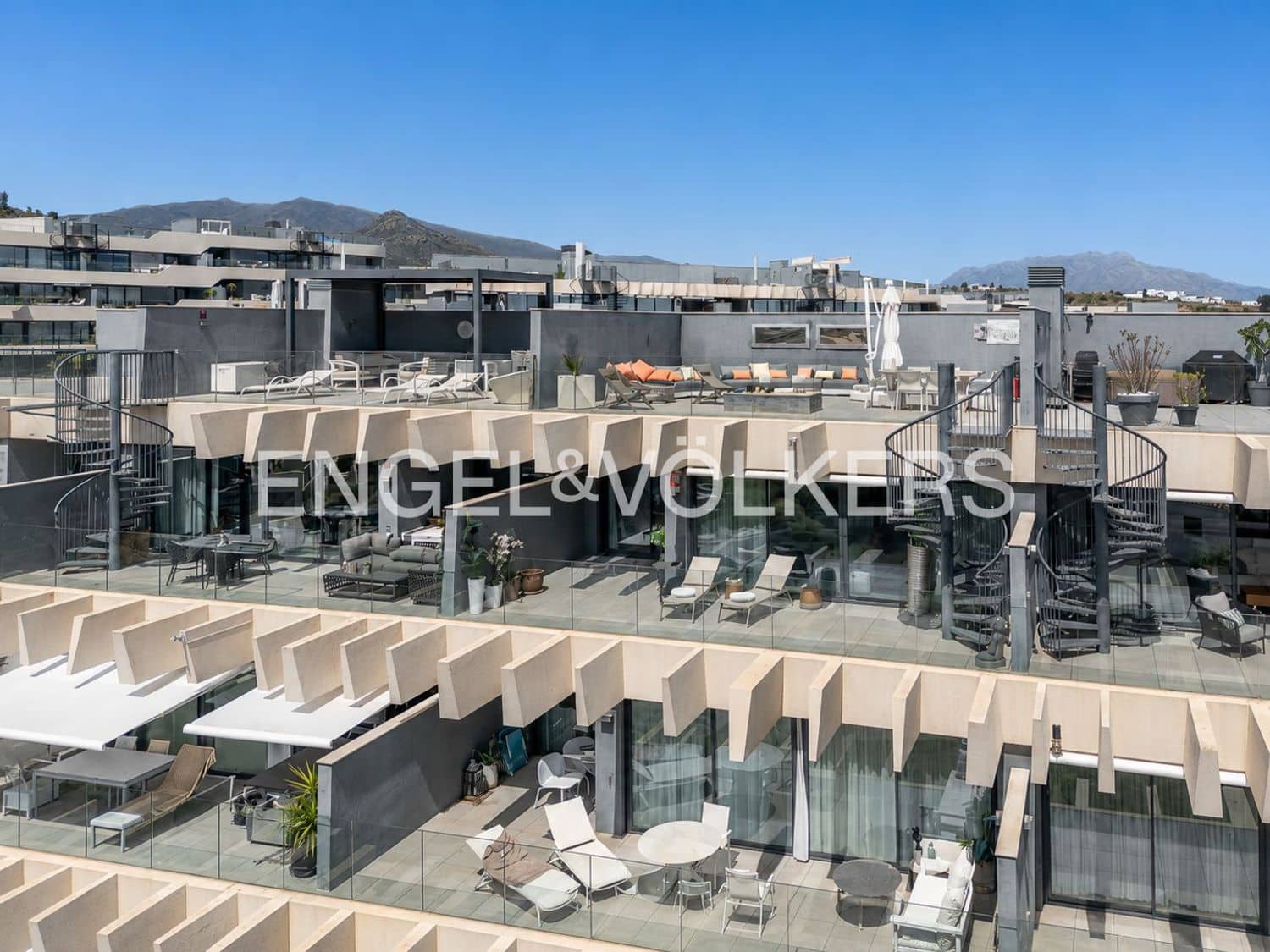 Apartamento de 3 habitaciones en New Golden Mile en venta con piscina garaje - 749.000 € (Ref: 9824532)