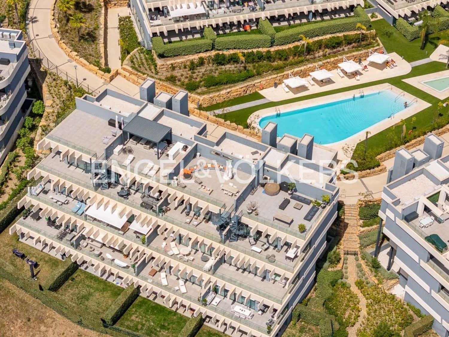 Apartamento de 3 habitaciones en New Golden Mile en venta con piscina garaje - 749.000 € (Ref: 9824532)