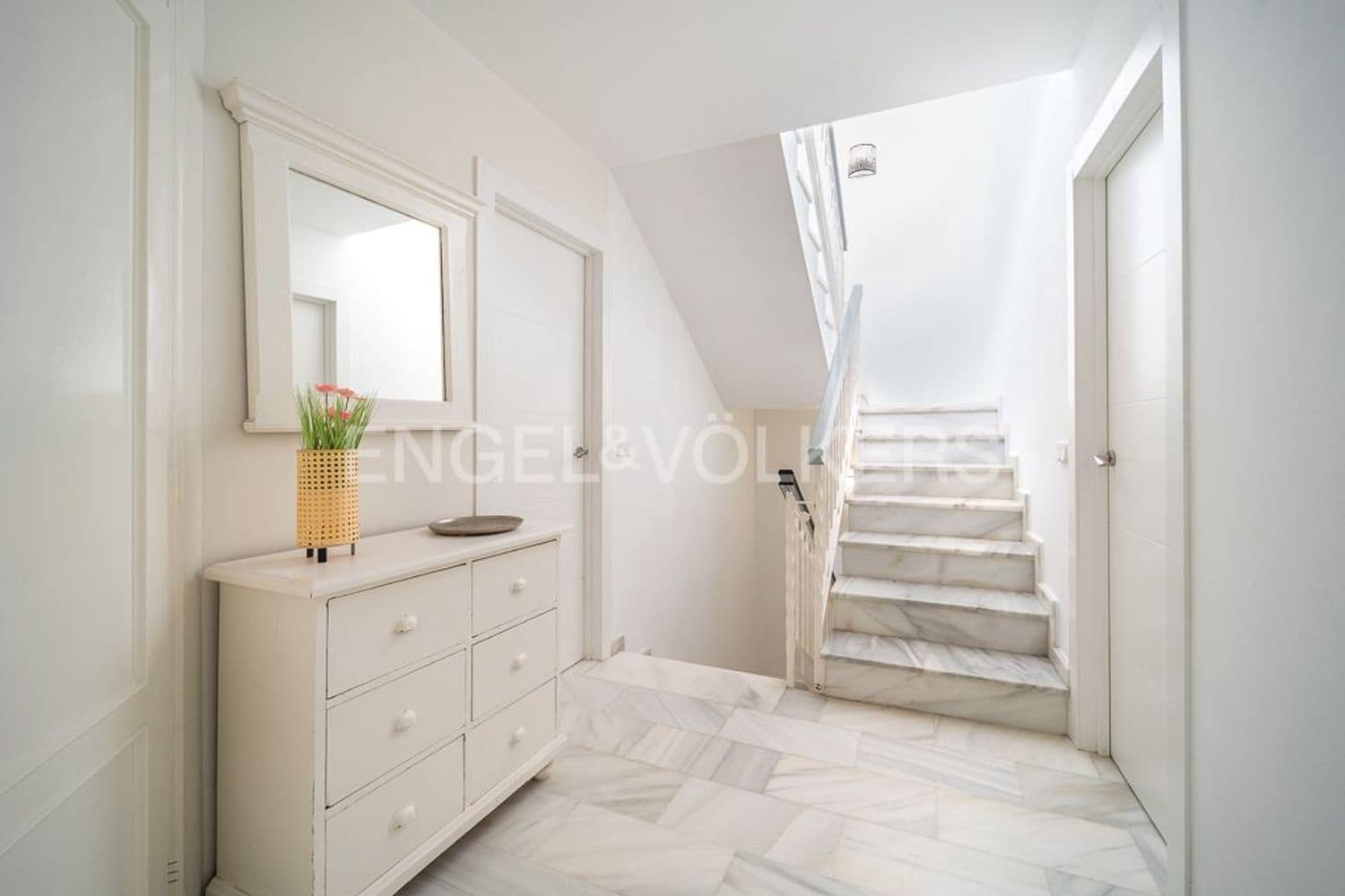 3 sovrum Hus till salu i New Golden Mile med pool garage - 595 000 € (Ref: 9824533)