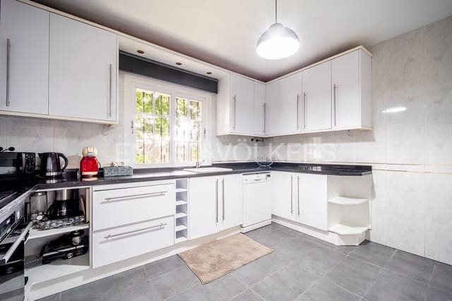Casa de 3 habitaciones en Bel-Air, Estepona en venta con piscina garaje - 595.000 € (Ref: 9824533)