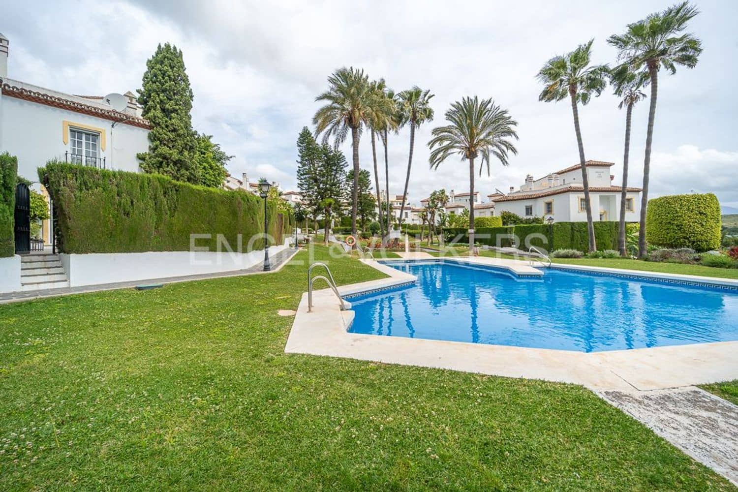 3 sovrum Hus till salu i New Golden Mile med pool garage - 595 000 € (Ref: 9824533)