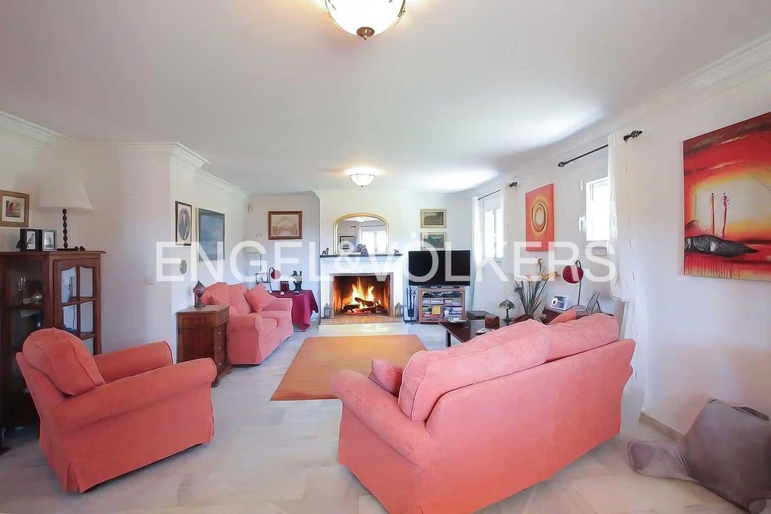 4 bedroom Villa for sale in Estepona with pool garage - € 765,000 (Ref: 9824534)