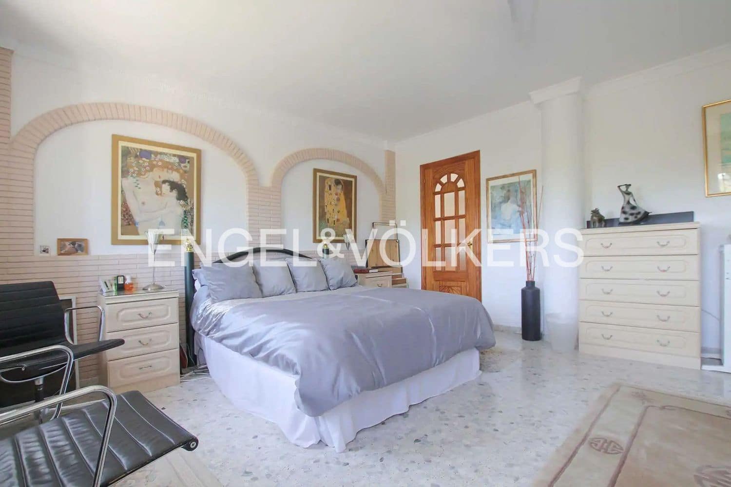4 bedroom Villa for sale in Estepona with pool garage - € 765,000 (Ref: 9824534)