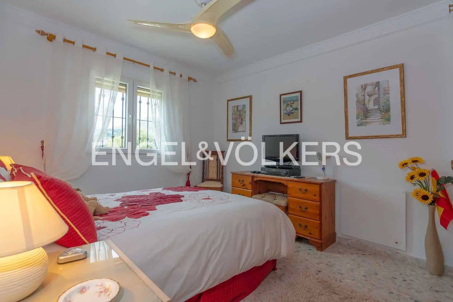 4 bedroom Villa for sale in Estepona with pool garage - € 765,000 (Ref: 9824534)