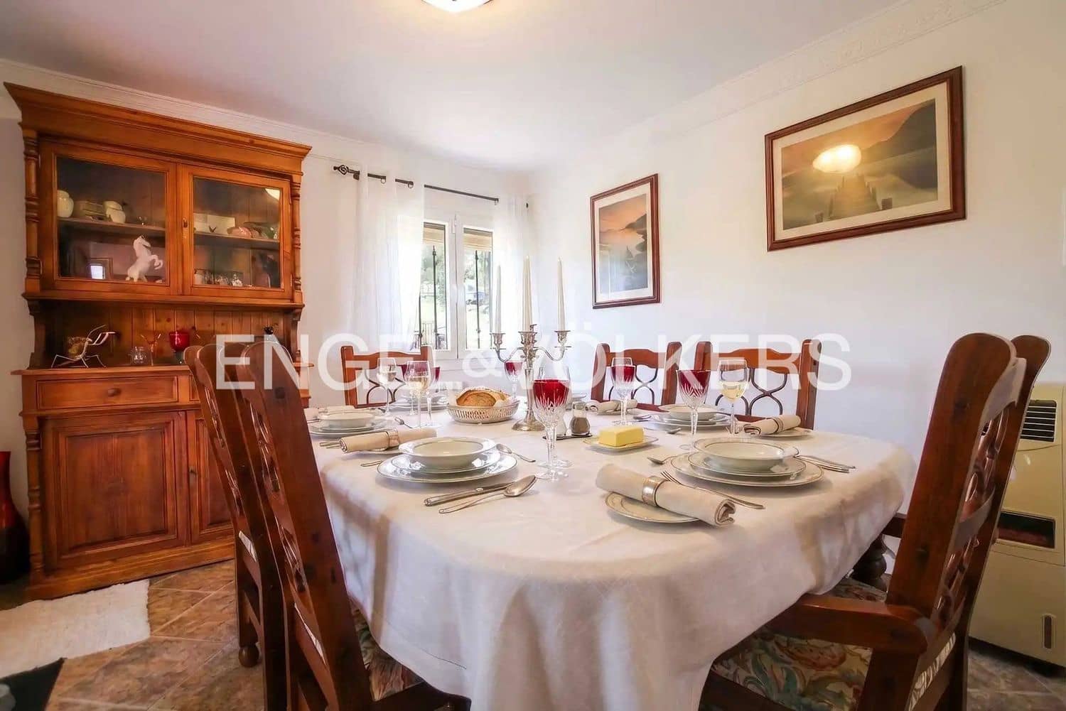 4 bedroom Villa for sale in Estepona with pool garage - € 765,000 (Ref: 9824534)