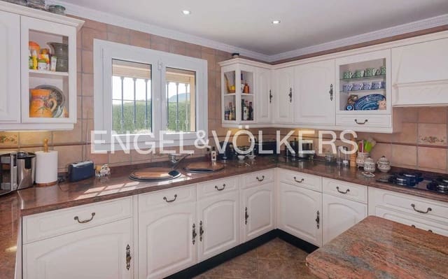 4 chambre Villa/Maison à vendre à Altos de Estepona, Estepona avec piscine garage - 765 000 € (Ref: 9824534)