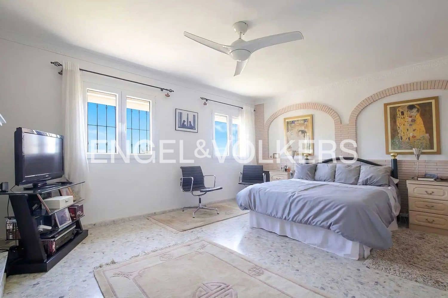 4 bedroom Villa for sale in Estepona with pool garage - € 765,000 (Ref: 9824534)