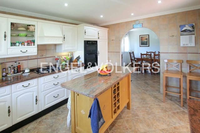 4 chambre Villa/Maison à vendre à Altos de Estepona, Estepona avec piscine garage - 765 000 € (Ref: 9824534)