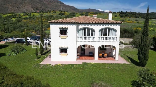 4 chambre Villa/Maison à vendre à Altos de Estepona, Estepona avec piscine garage - 765 000 € (Ref: 9824534)
