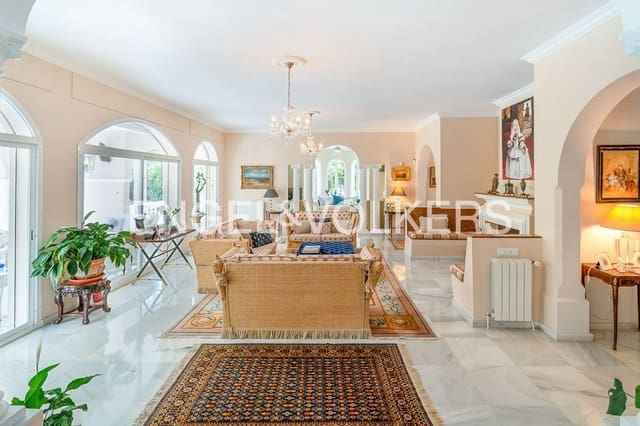 5 makuuhuone Huvila myytävänä paikassa Atalaya-Isdabe, Estepona mukana uima-altaan 
autotalli - 4 300 000 € (Ref: 9824535)