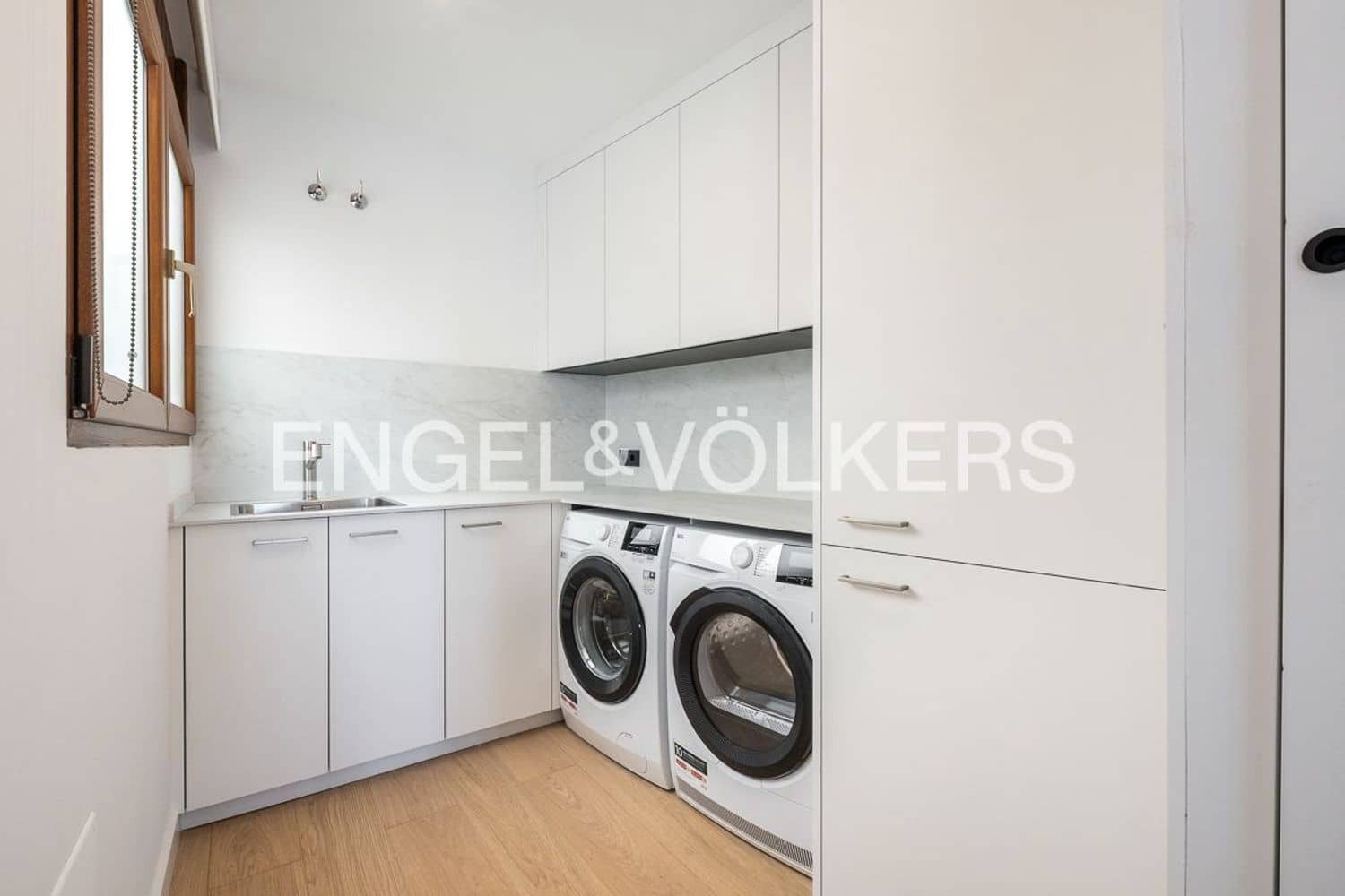 3 soveværelse Lejlighed til salg i Estepona med garage - € 1.999.995 (Ref: 9864080)