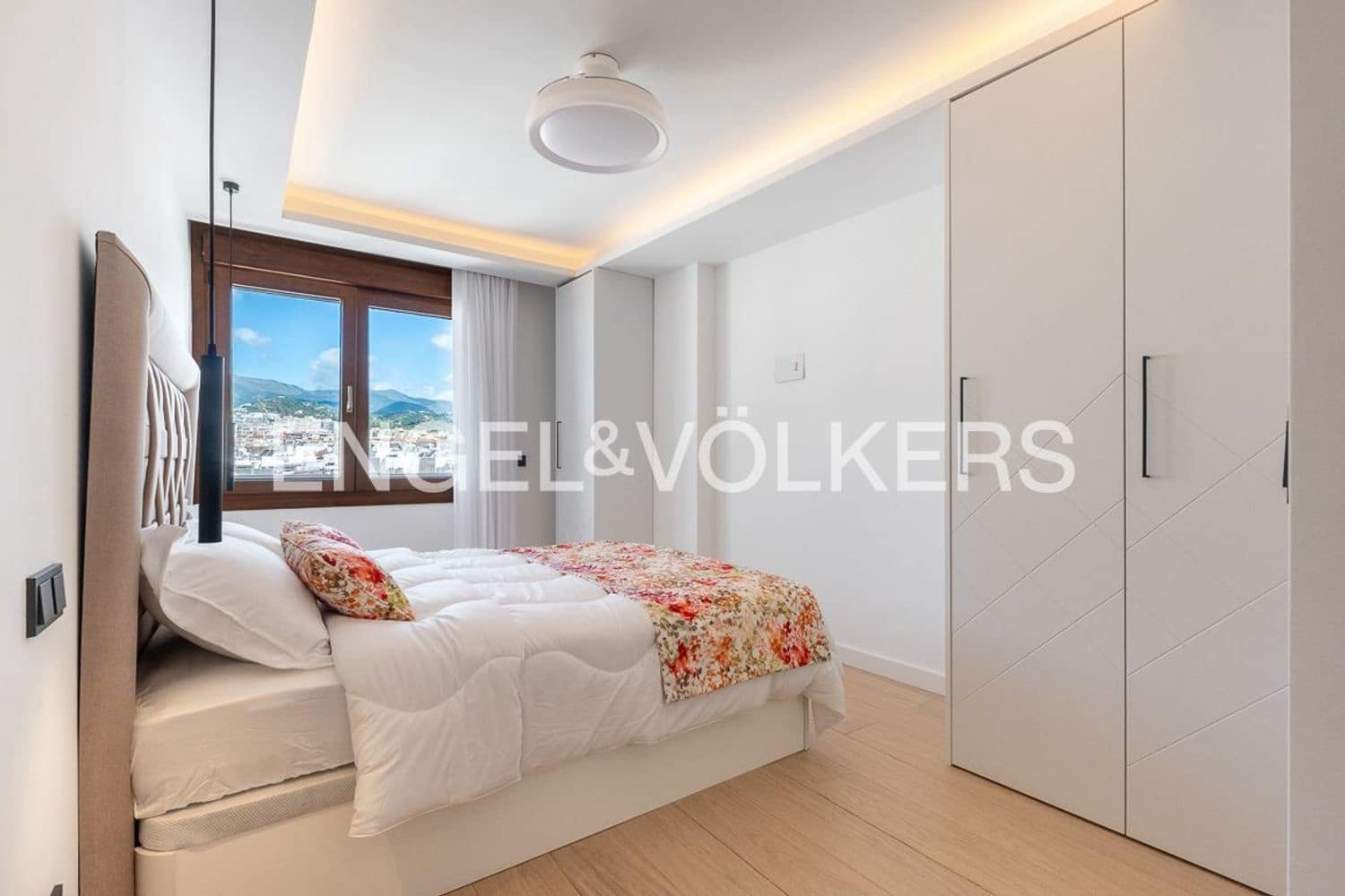 3 soveværelse Lejlighed til salg i Estepona med garage - € 1.999.995 (Ref: 9864080)