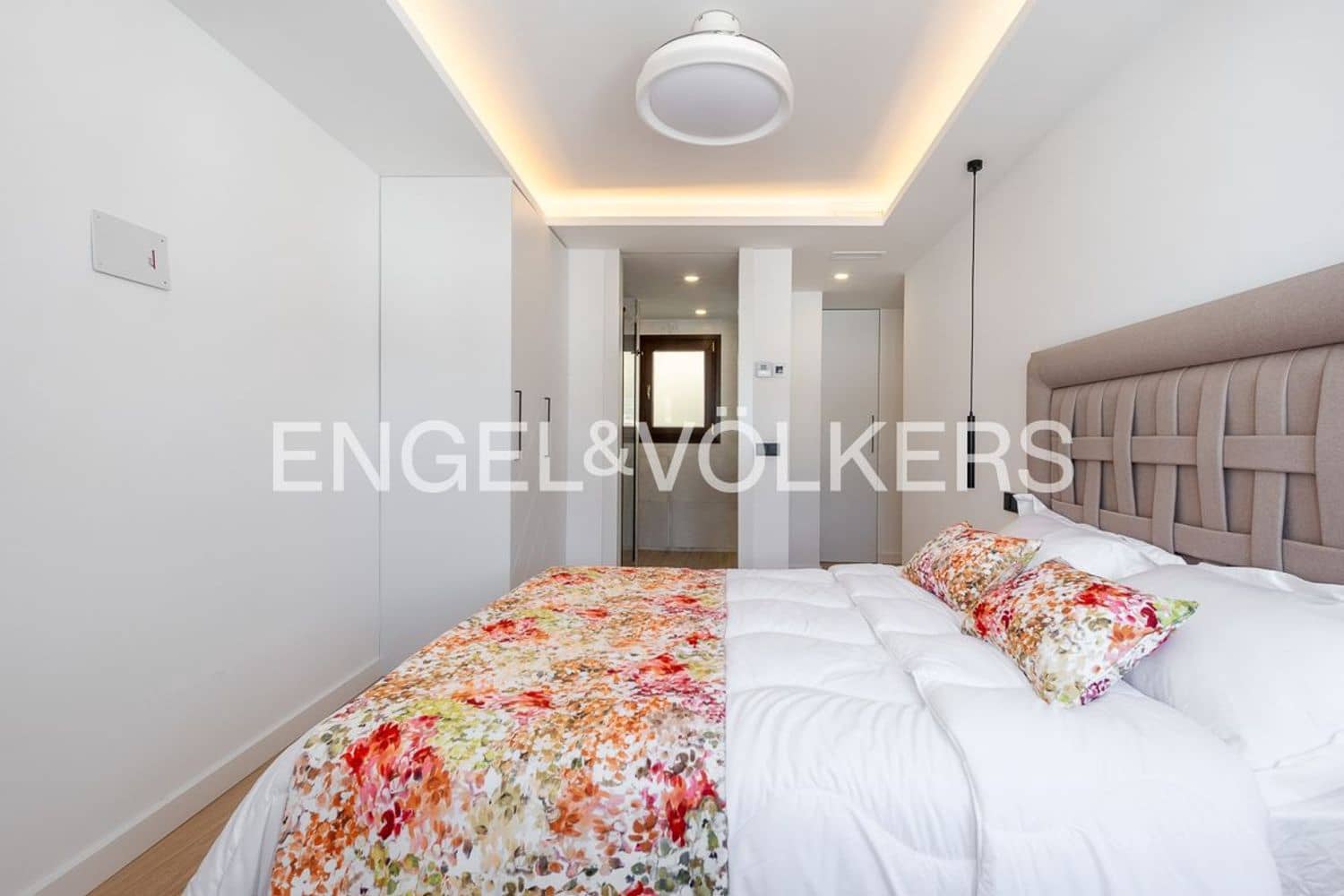 3 soveværelse Lejlighed til salg i Estepona med garage - € 1.999.995 (Ref: 9864080)
