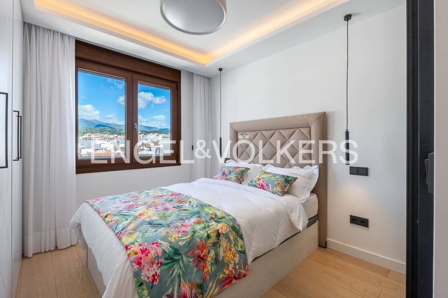 3 soveværelse Lejlighed til salg i Estepona med garage - € 1.999.995 (Ref: 9864080)