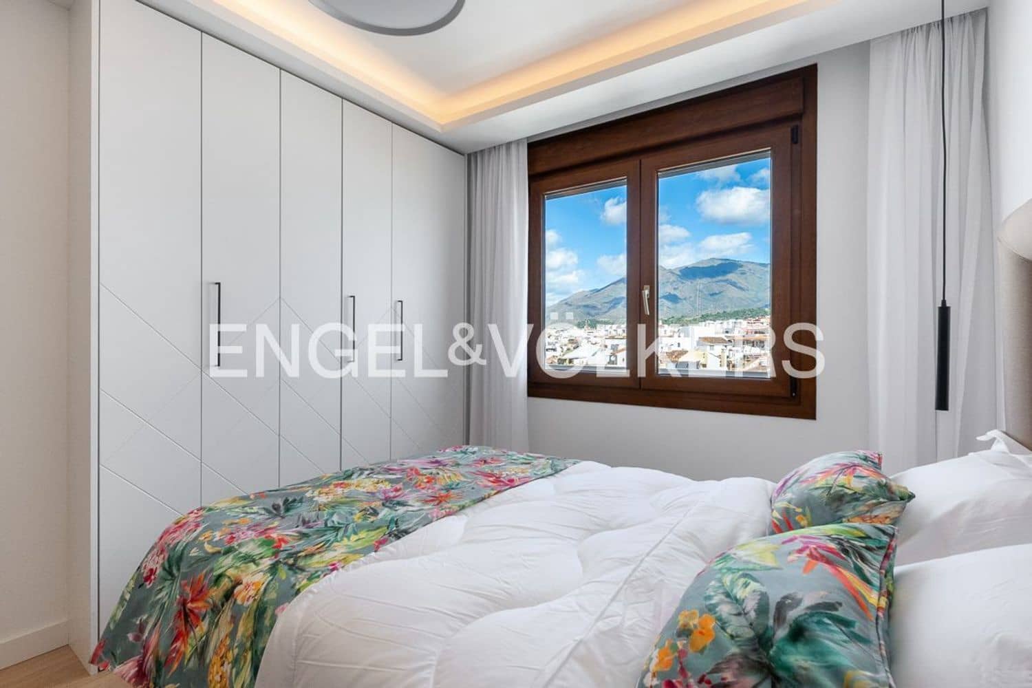 3 soveværelse Lejlighed til salg i Estepona med garage - € 1.999.995 (Ref: 9864080)