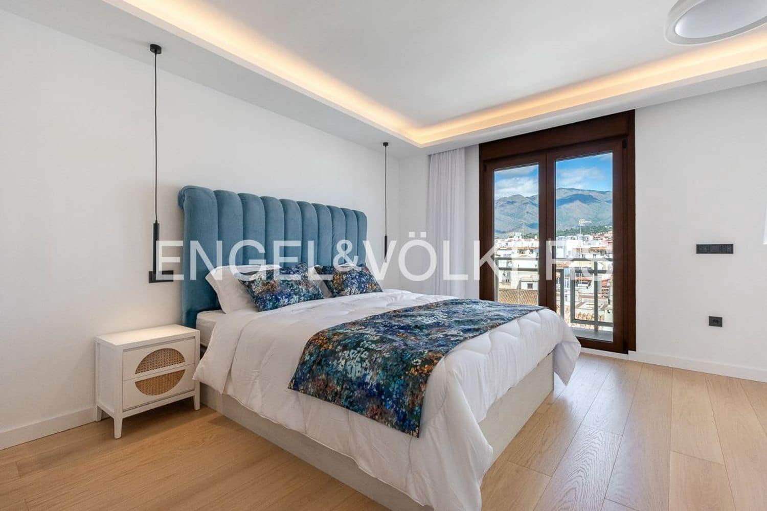 3 soveværelse Lejlighed til salg i Estepona med garage - € 1.999.995 (Ref: 9864080)