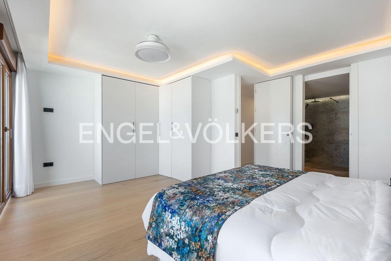 3 soveværelse Lejlighed til salg i Estepona med garage - € 1.999.995 (Ref: 9864080)