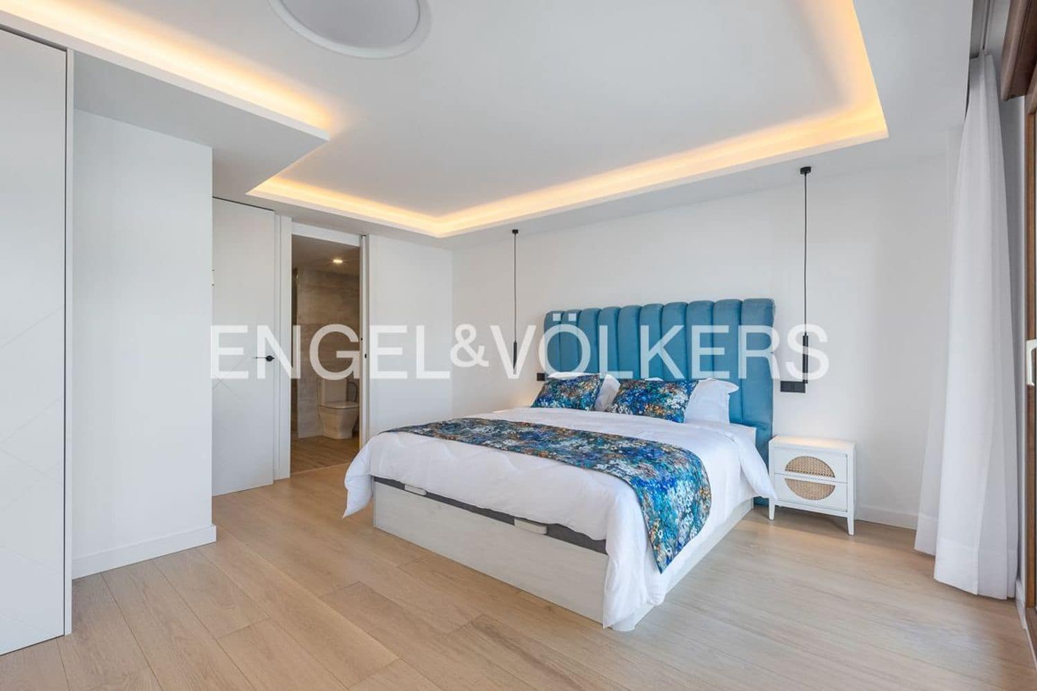 3 soveværelse Lejlighed til salg i Estepona med garage - € 1.999.995 (Ref: 9864080)