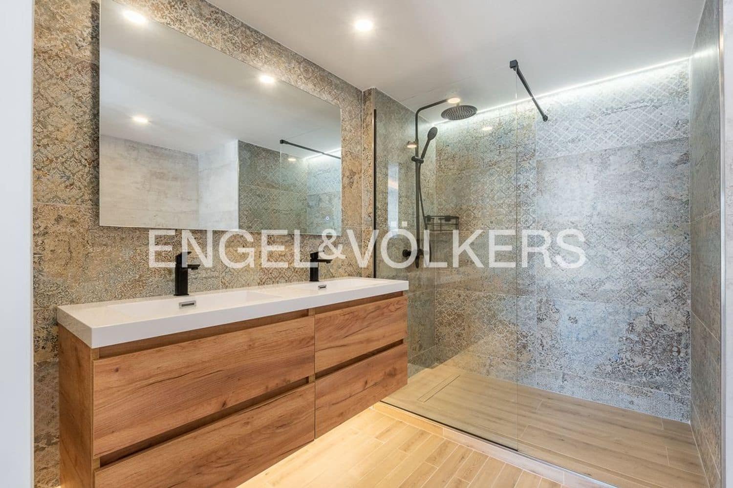 3 soveværelse Lejlighed til salg i Estepona med garage - € 1.999.995 (Ref: 9864080)