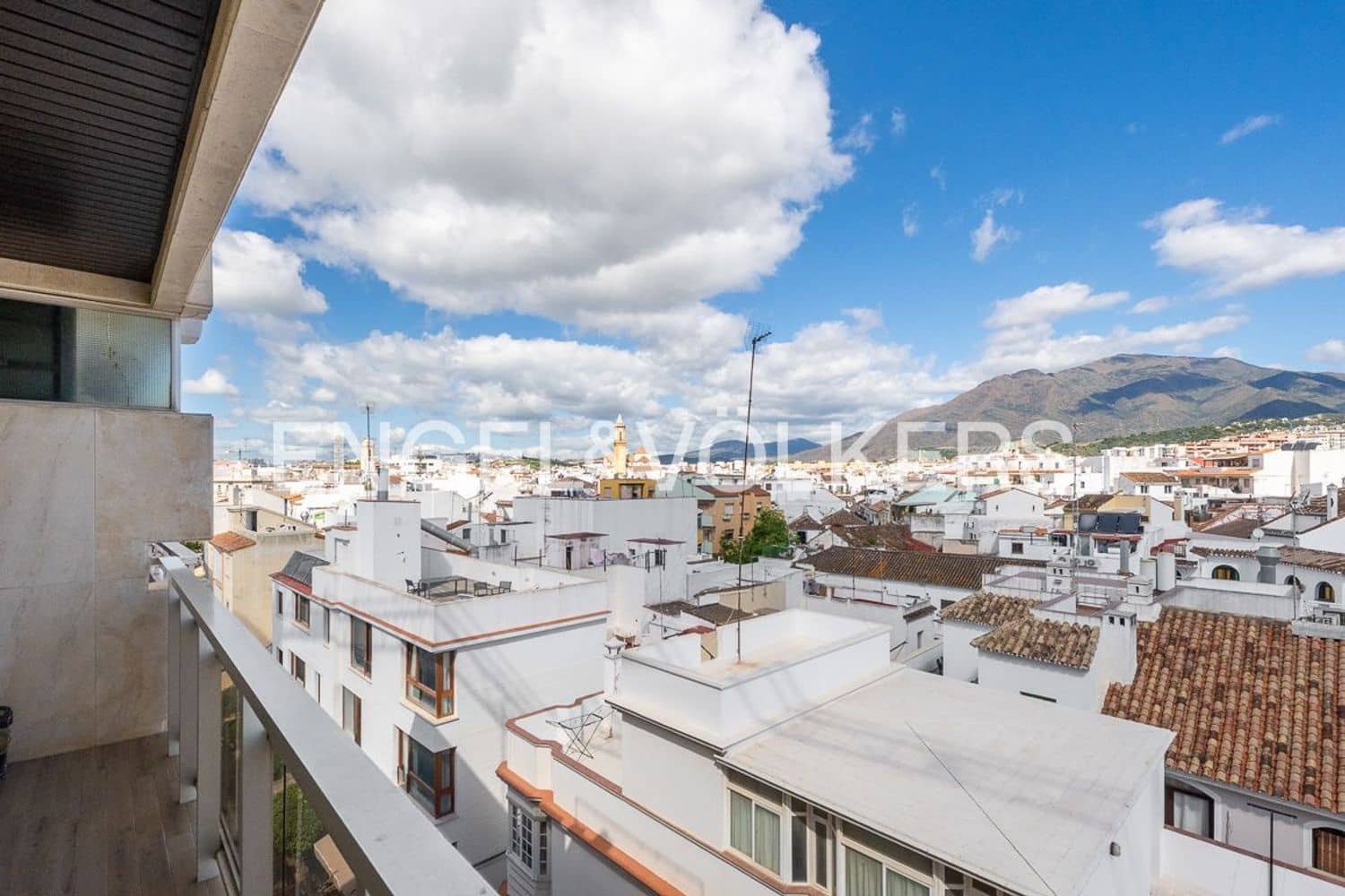 3 soveværelse Lejlighed til salg i Estepona med garage - € 1.999.995 (Ref: 9864080)