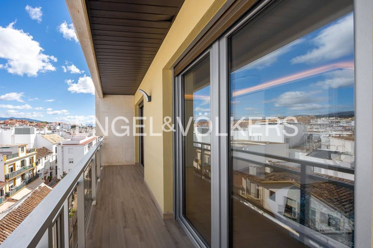 3 soveværelse Lejlighed til salg i Estepona med garage - € 1.999.995 (Ref: 9864080)