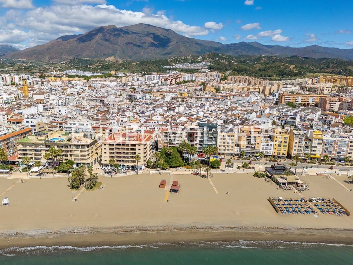 3 soveværelse Lejlighed til salg i Estepona med garage - € 1.999.995 (Ref: 9864080)