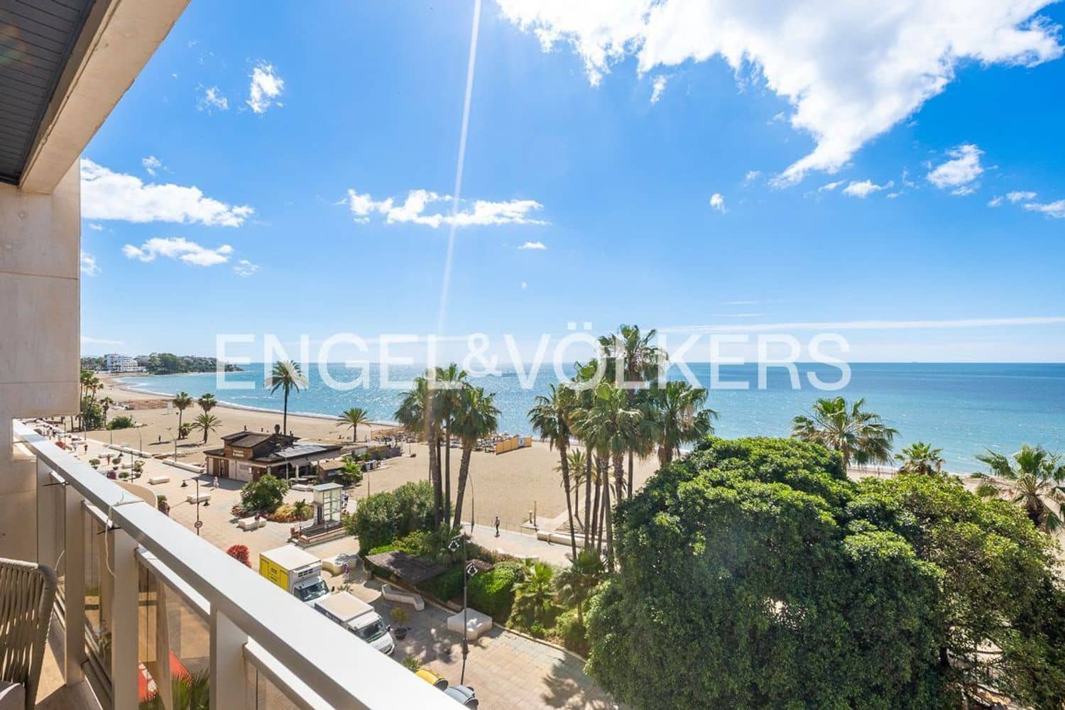 3 soveværelse Lejlighed til salg i Estepona med garage - € 1.999.995 (Ref: 9864080)