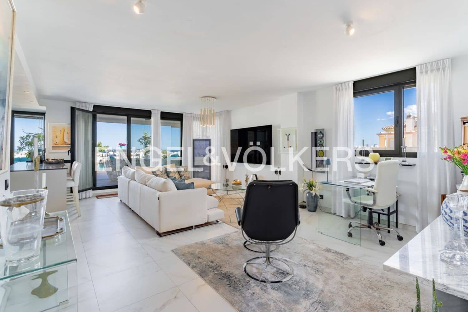 2 chambre Appartement à vendre à Estepona avec piscine garage - 1 499 000 € (Ref: 9864081)