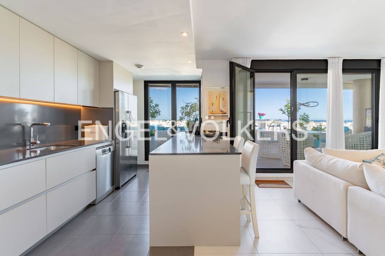 2 chambre Appartement à vendre à Estepona avec piscine garage - 1 499 000 € (Ref: 9864081)