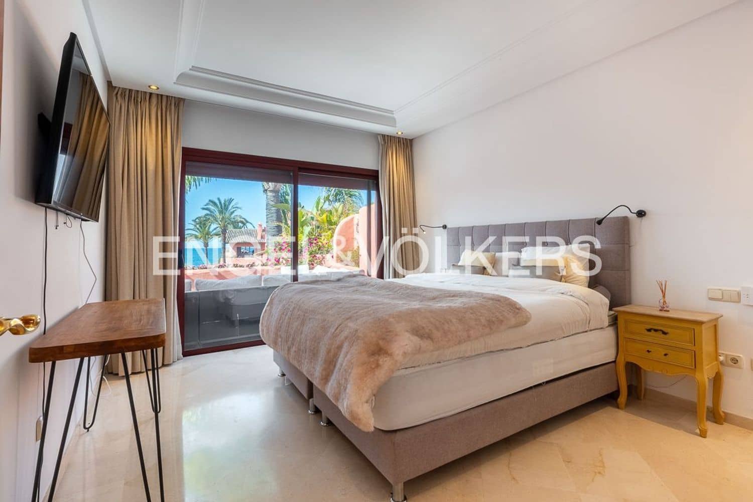 2 bedroom Apartment for sale in Guadalmansa with pool garage - € 1,475,000 (Ref: 9864082)