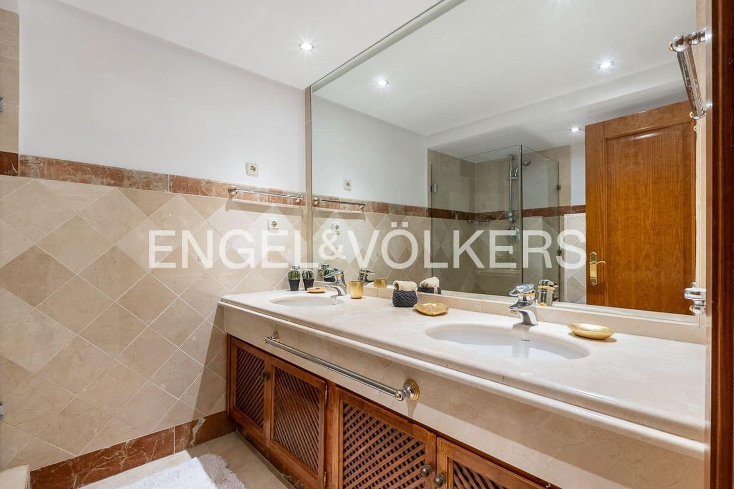 2 bedroom Apartment for sale in Guadalmansa with pool garage - € 1,475,000 (Ref: 9864082)