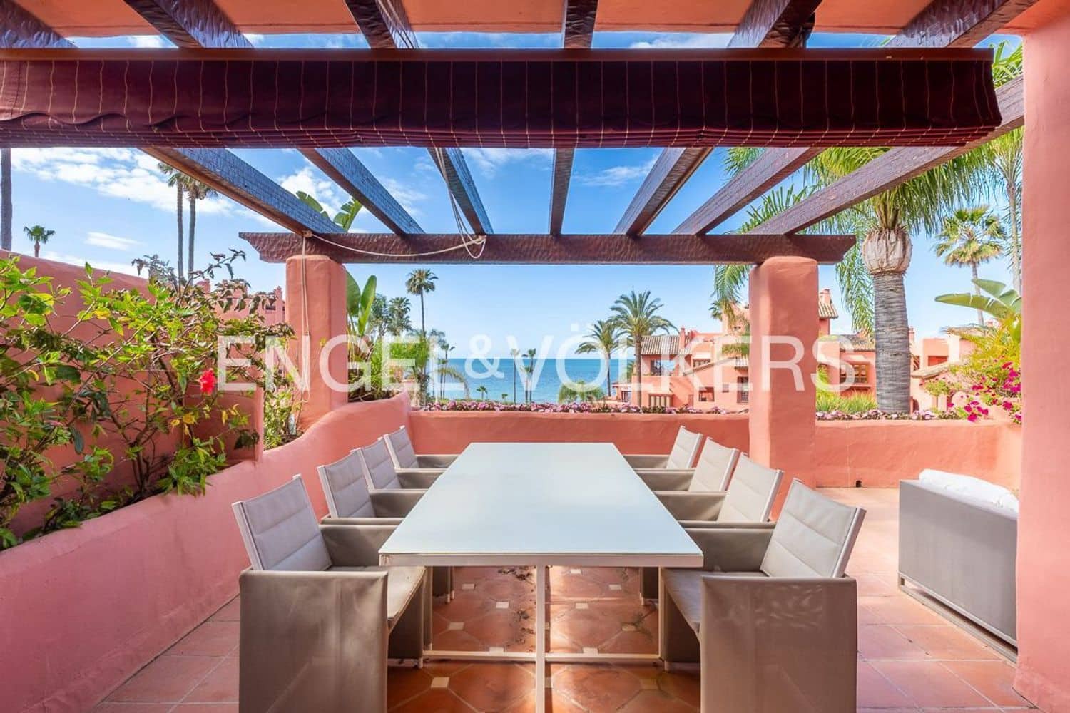 2 bedroom Apartment for sale in Guadalmansa with pool garage - € 1,475,000 (Ref: 9864082)