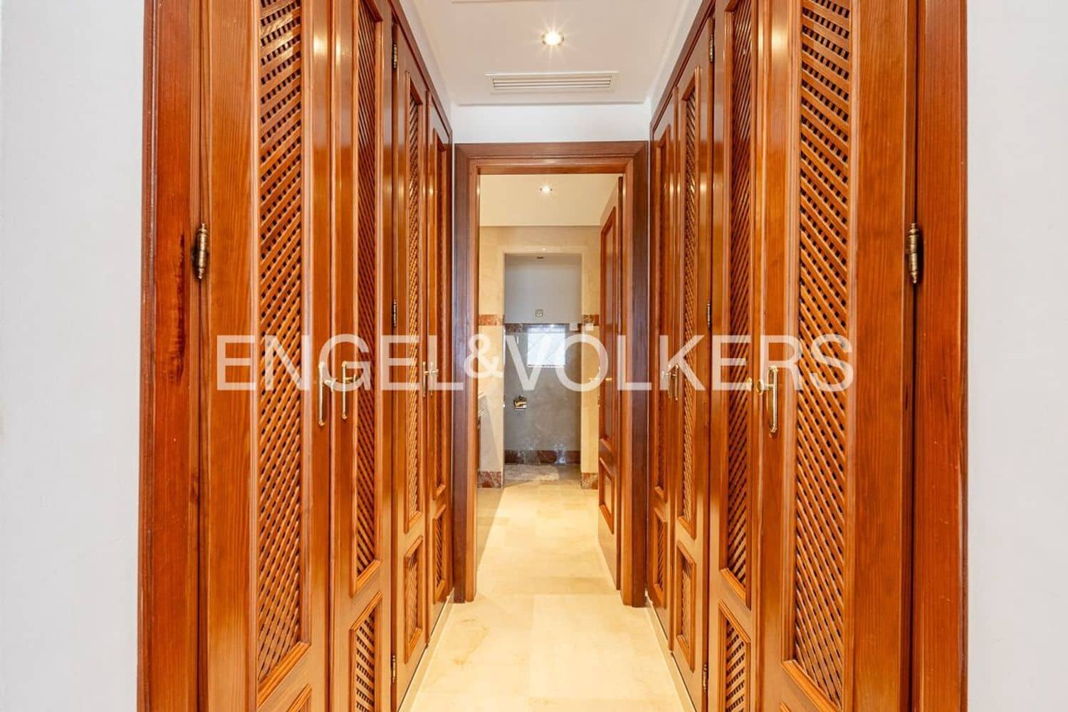 2 bedroom Apartment for sale in Guadalmansa with pool garage - € 1,475,000 (Ref: 9864082)