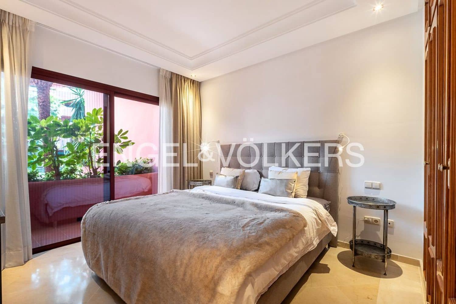 2 bedroom Apartment for sale in Guadalmansa with pool garage - € 1,475,000 (Ref: 9864082)