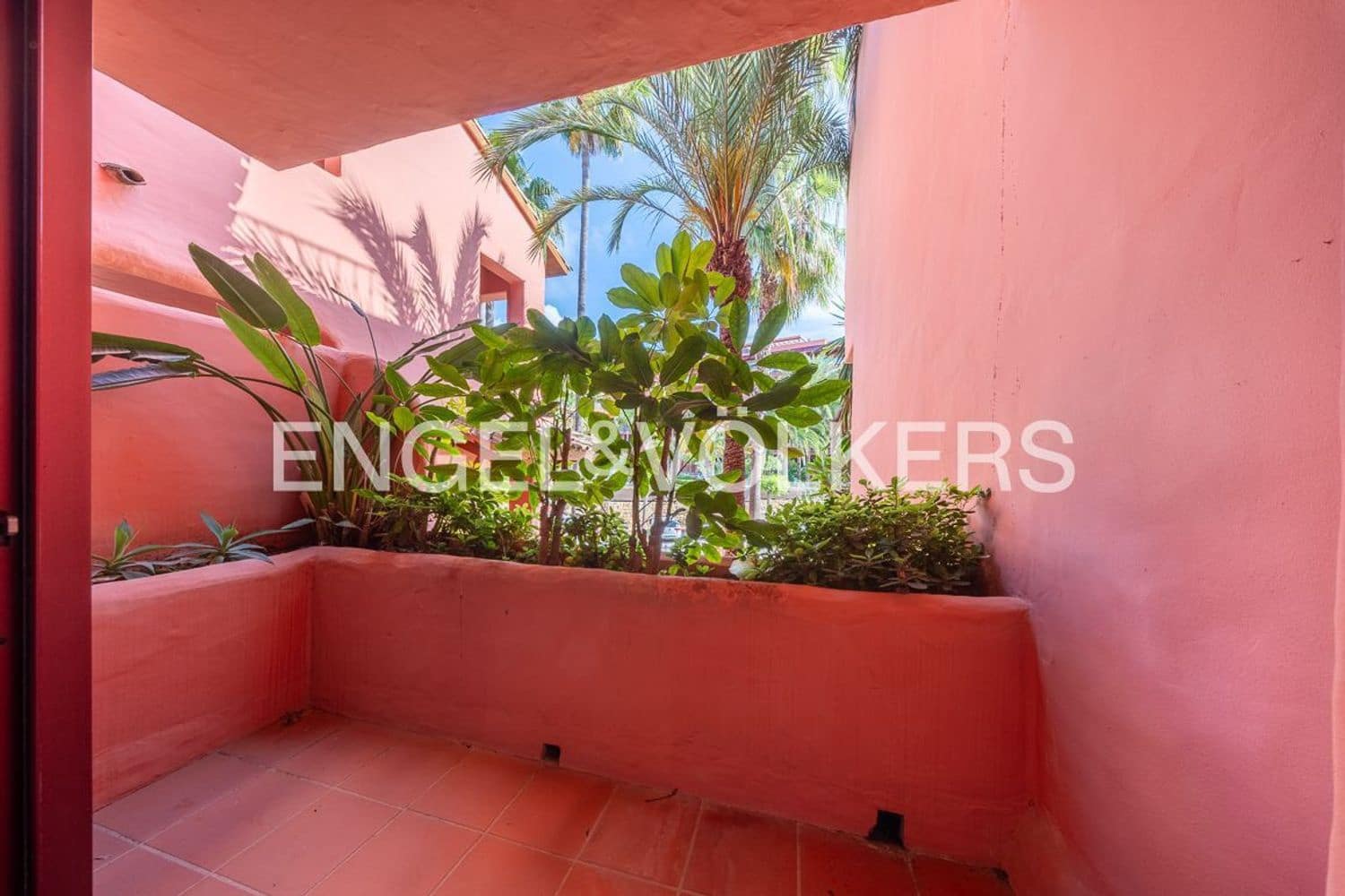 2 bedroom Apartment for sale in Guadalmansa with pool garage - € 1,475,000 (Ref: 9864082)
