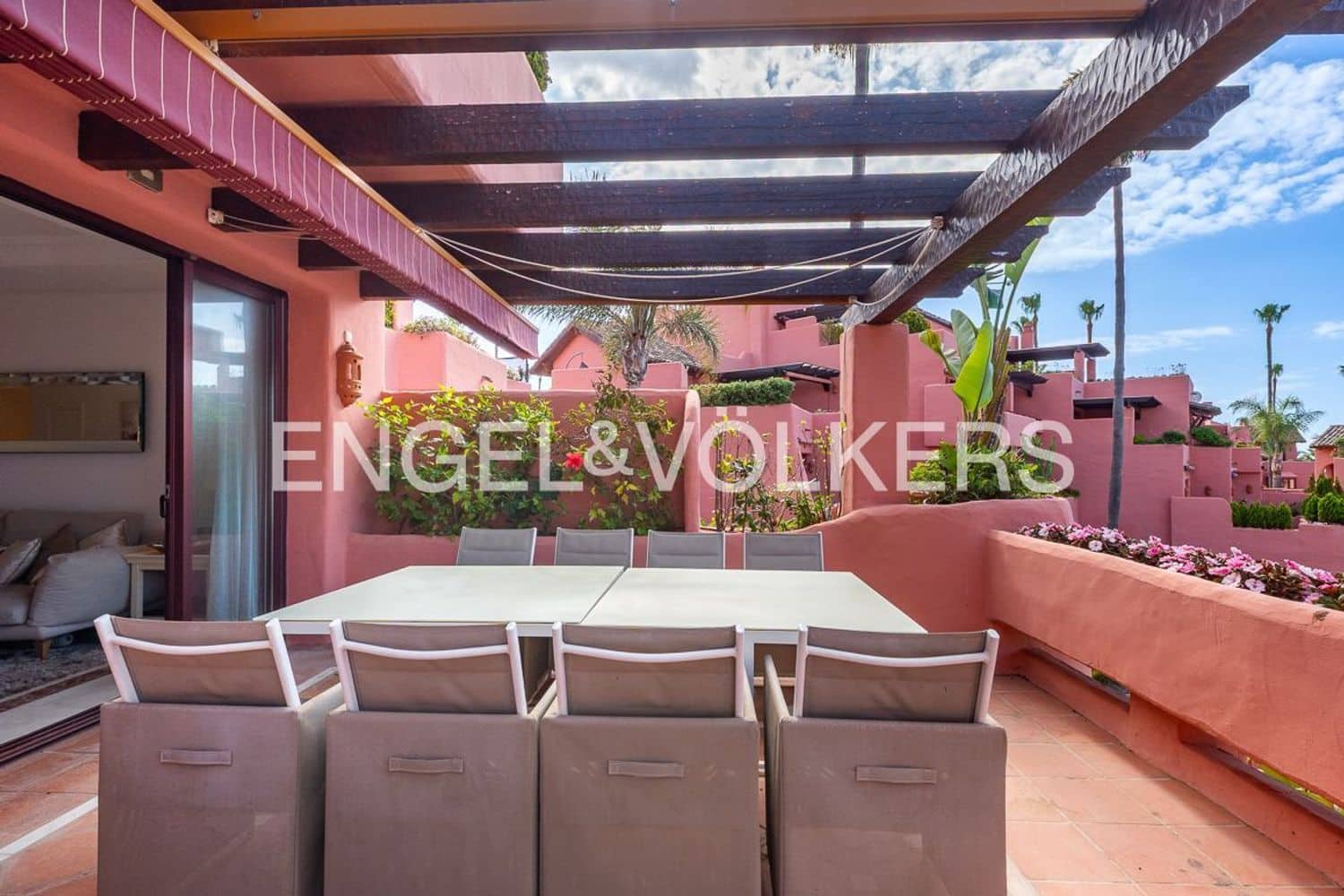 2 bedroom Apartment for sale in Guadalmansa with pool garage - € 1,475,000 (Ref: 9864082)