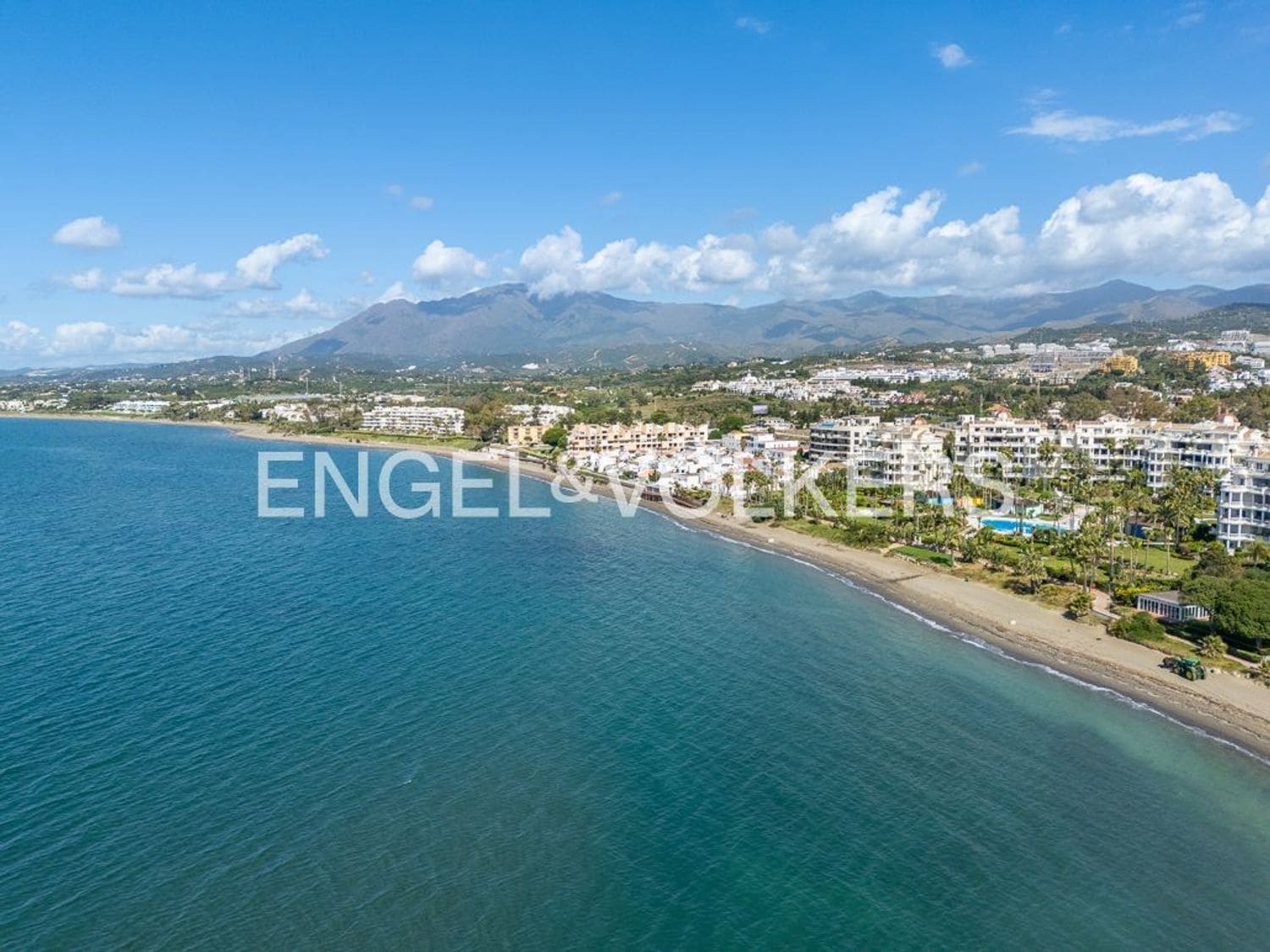 2 bedroom Apartment for sale in Guadalmansa with pool garage - € 1,475,000 (Ref: 9864082)