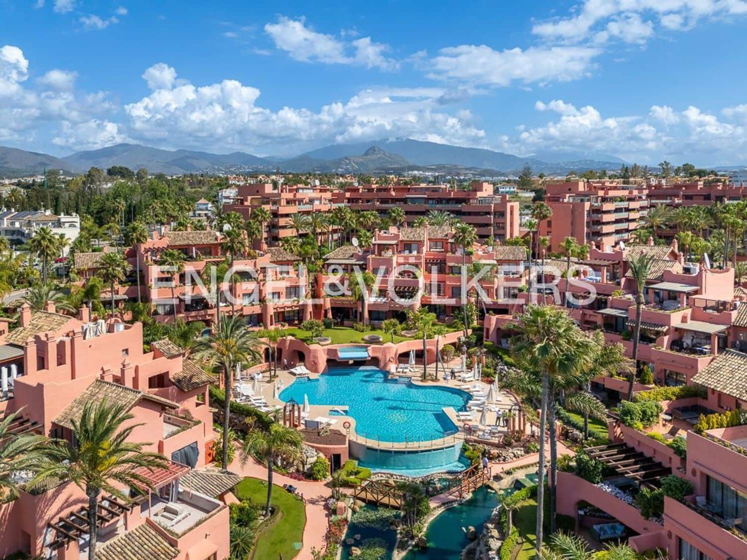 2 bedroom Apartment for sale in Guadalmansa with pool garage - € 1,475,000 (Ref: 9864082)