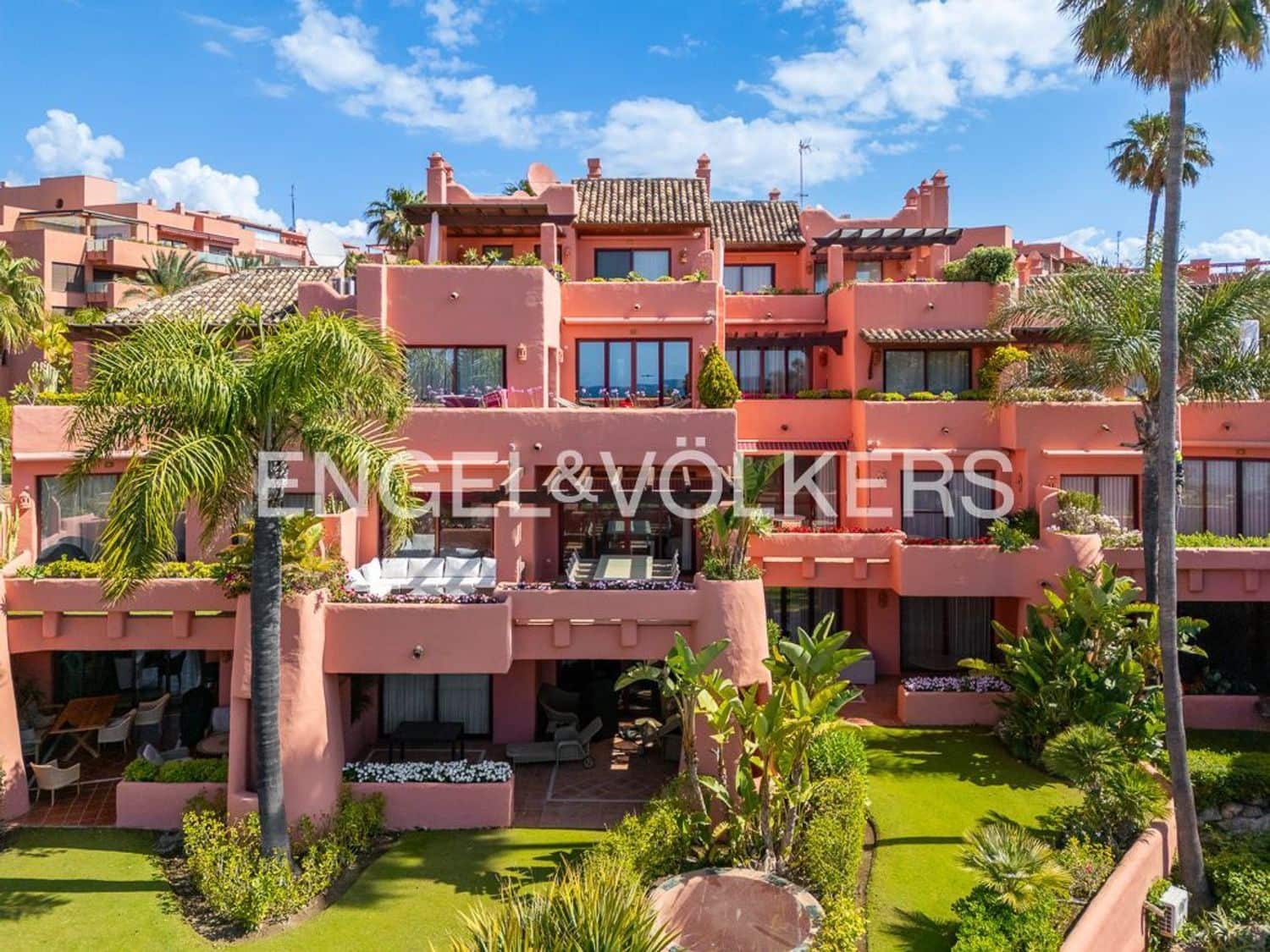 2 bedroom Apartment for sale in Guadalmansa with pool garage - € 1,475,000 (Ref: 9864082)