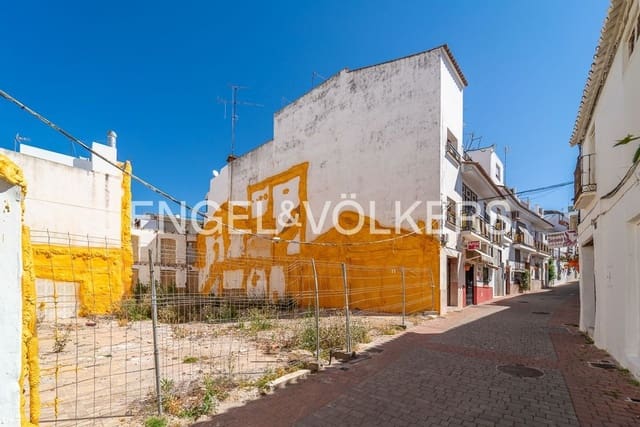 Ubebygd land til salgs i Centro, Estepona - € 1 160 000 (Ref: 9864083)