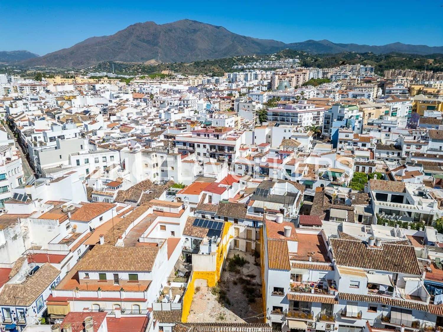 Ubebygd land til salgs i Estepona - € 1 160 000 (Ref: 9864083)