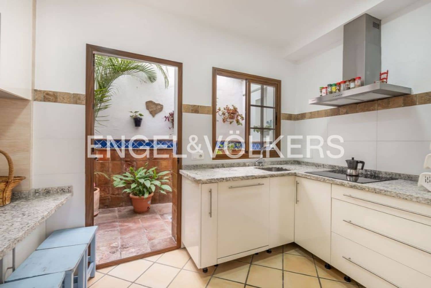 2 sypialnia Dom na sprzedaż w Estepona z garażem - 570 000 € (Ref: 9864084)