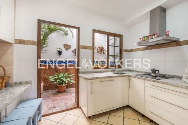 2 sypialnia Dom na sprzedaż w Centro, Estepona z garażem - 570 000 € (Ref: 9864084)