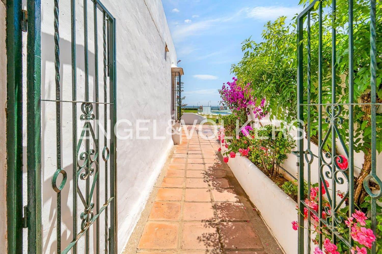 3 soverom Leilighet til salgs i Estepona med svømmebasseng garasje - € 550 000 (Ref: 9872968)