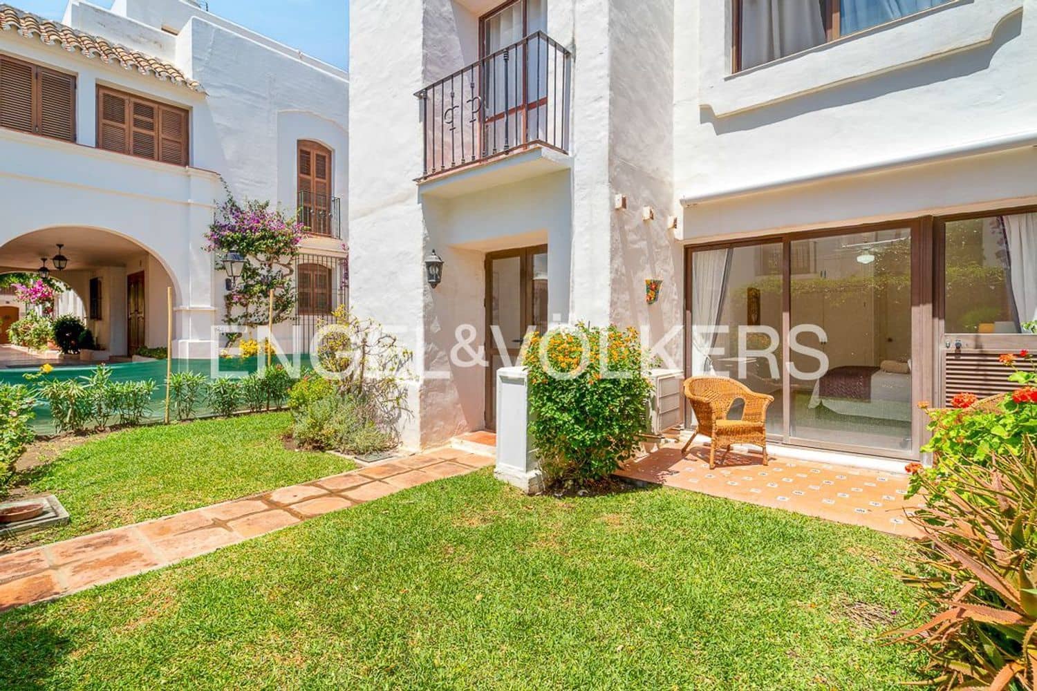 3 soverom Leilighet til salgs i Estepona med svømmebasseng garasje - € 550 000 (Ref: 9872968)