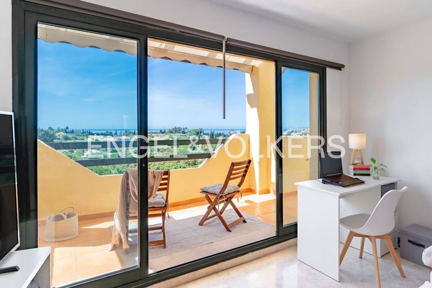 3 chambre Appartement à vendre à Estepona avec piscine garage - 535 000 € (Ref: 9872969)